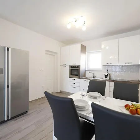Apartment Vir