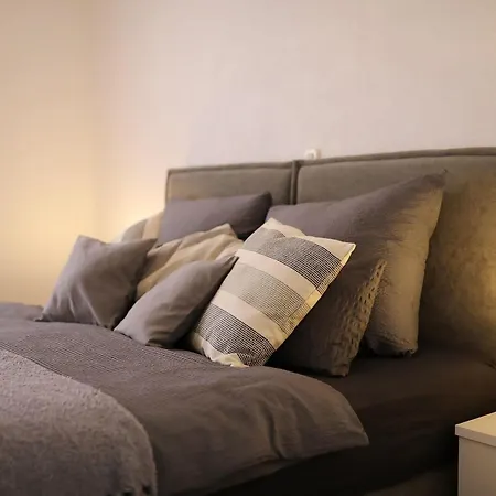 Apartment * Vir