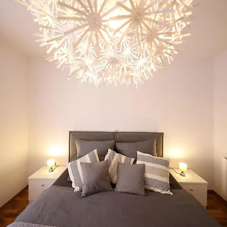 Apartment Apartment *